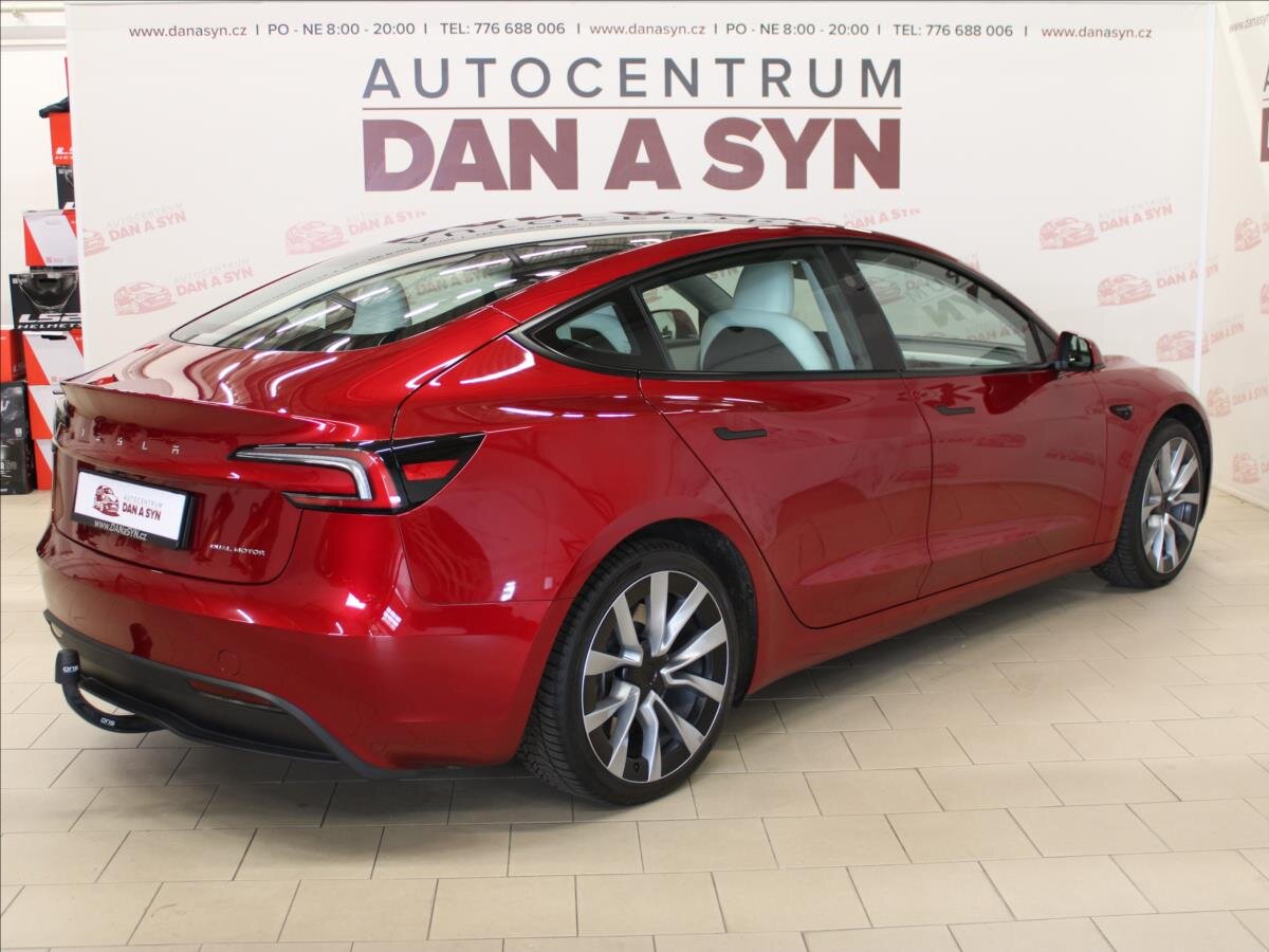 Tesla Model 3 Sedan / Limuzína 0,0 366 kw