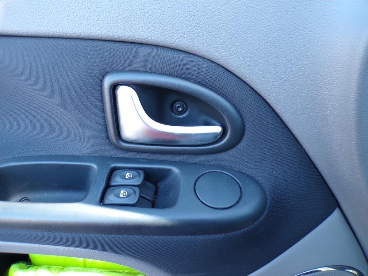 Renault Thalia Sedan / Limuzína 1,1 l 55 kw