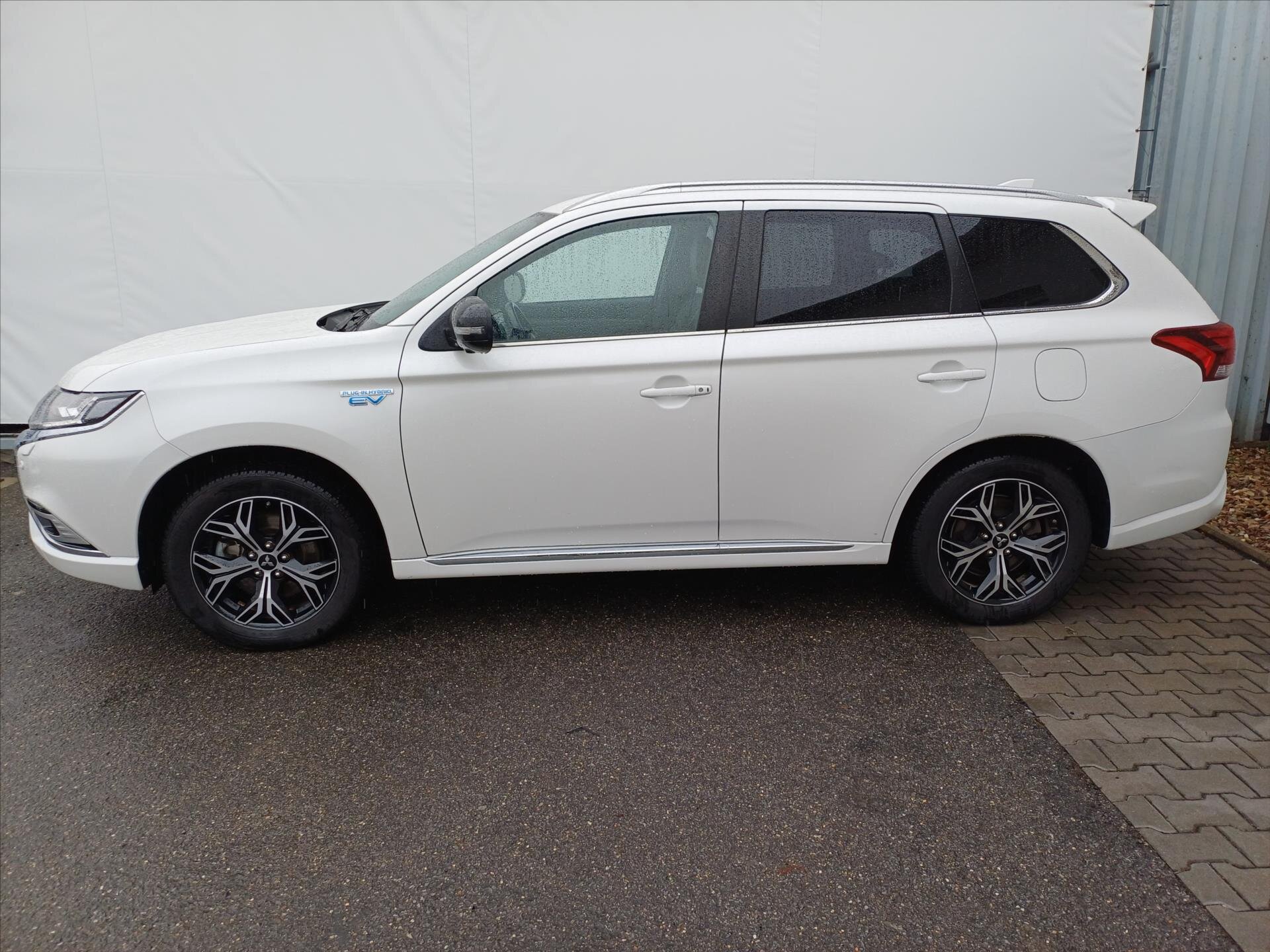 Mitsubishi Outlander Kombi 2,4 l 99 kw