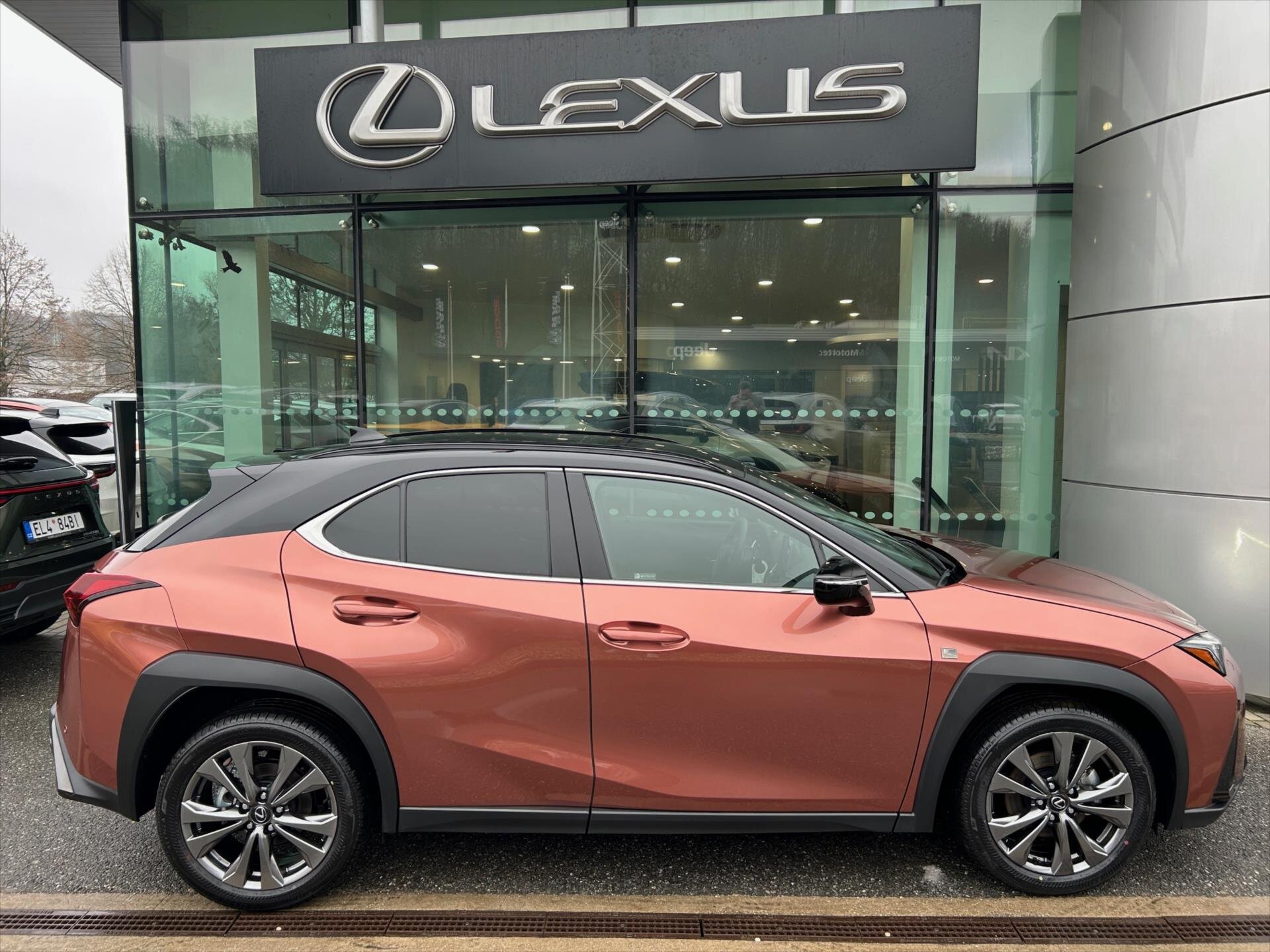Lexus UX 300h SUV 2,0 l 135 kw