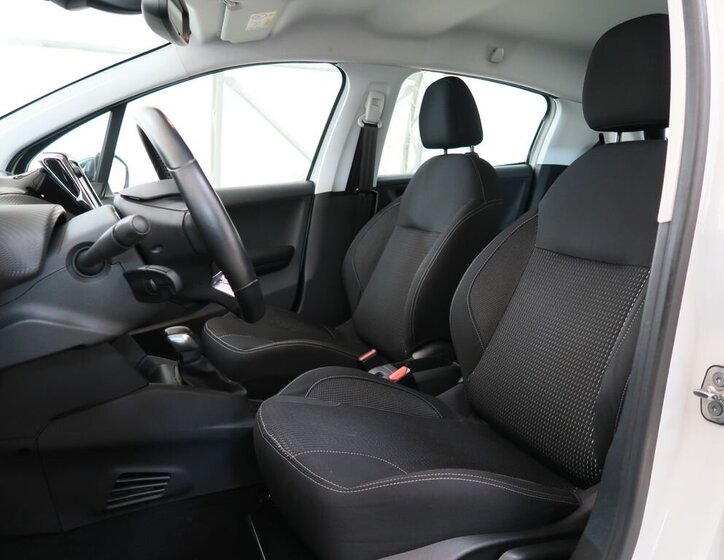 Peugeot 208 Hatchback 1,2 l 81 kw