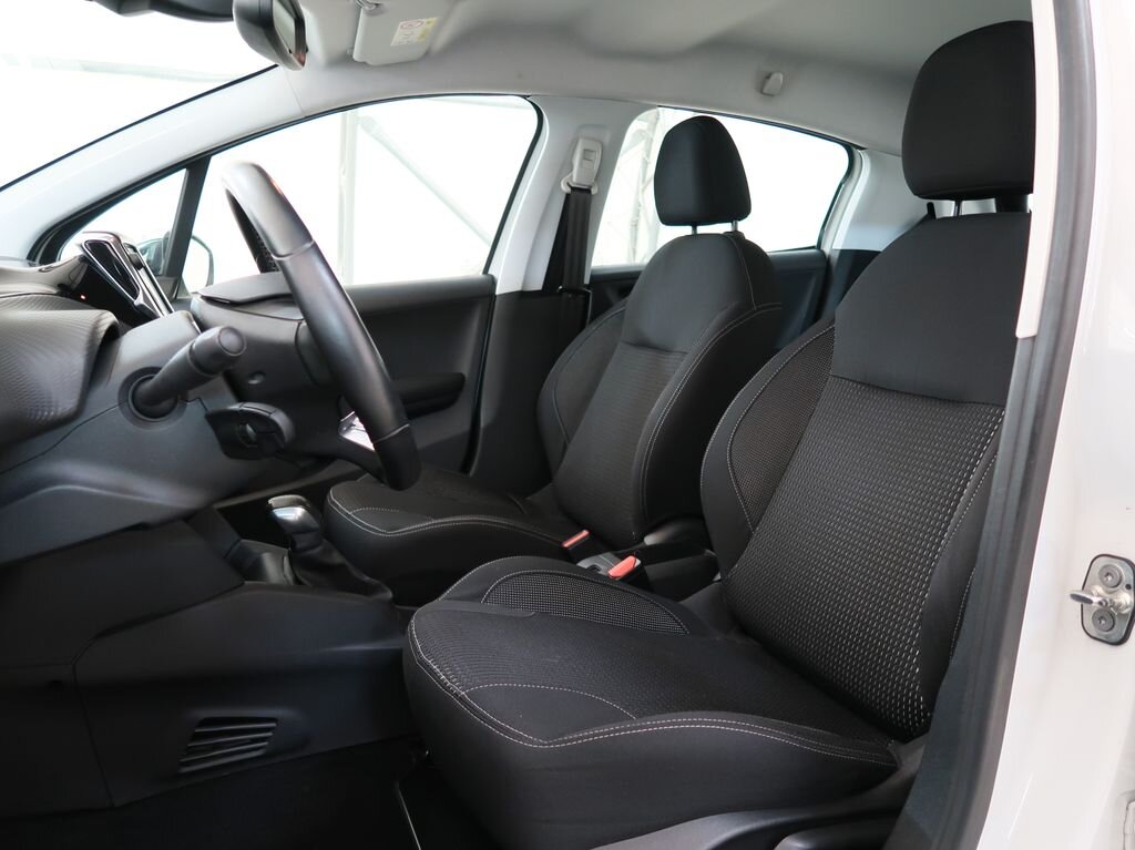 Peugeot 208 Hatchback 1,2 l 81 kw