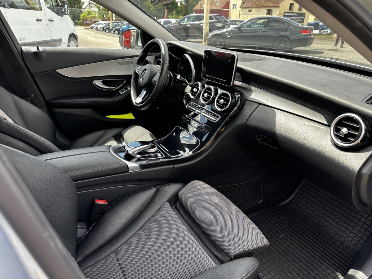 Mercedes-Benz Třídy C Sedan 1,6 l 115 kw