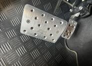 Land Rover Defender 25