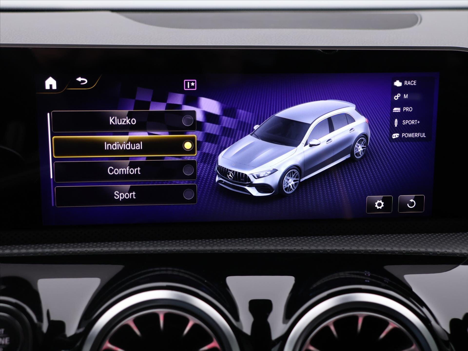 Mercedes-Benz Třídy A Hatchback 2,0 l 310 kw