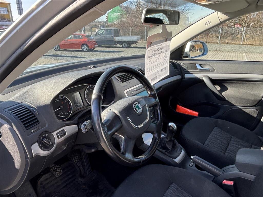 Škoda Octavia Sedan / Limuzína 1,6 l 77 kw