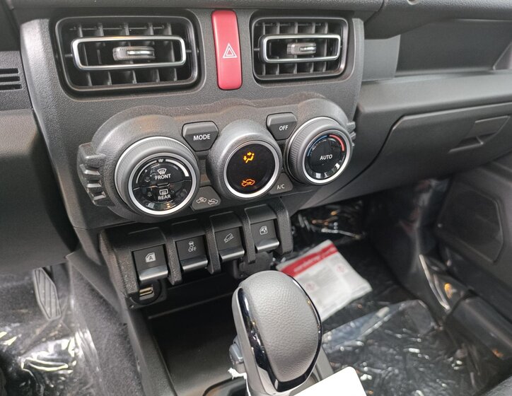 Suzuki Jimny SUV 1,5 l 75 kw