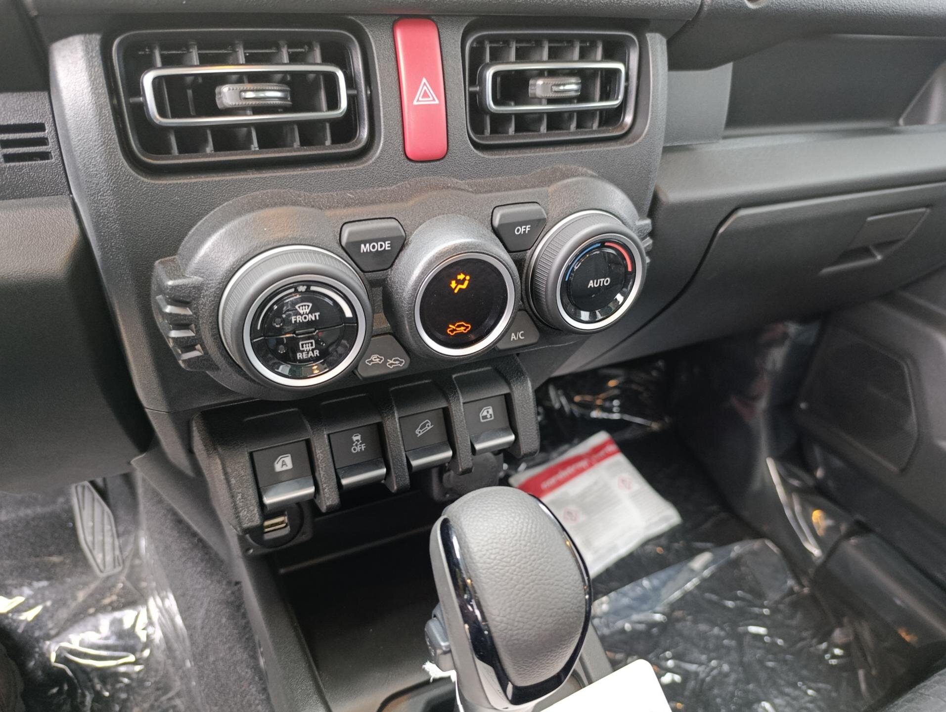 Suzuki Jimny SUV 1,5 l 75 kw