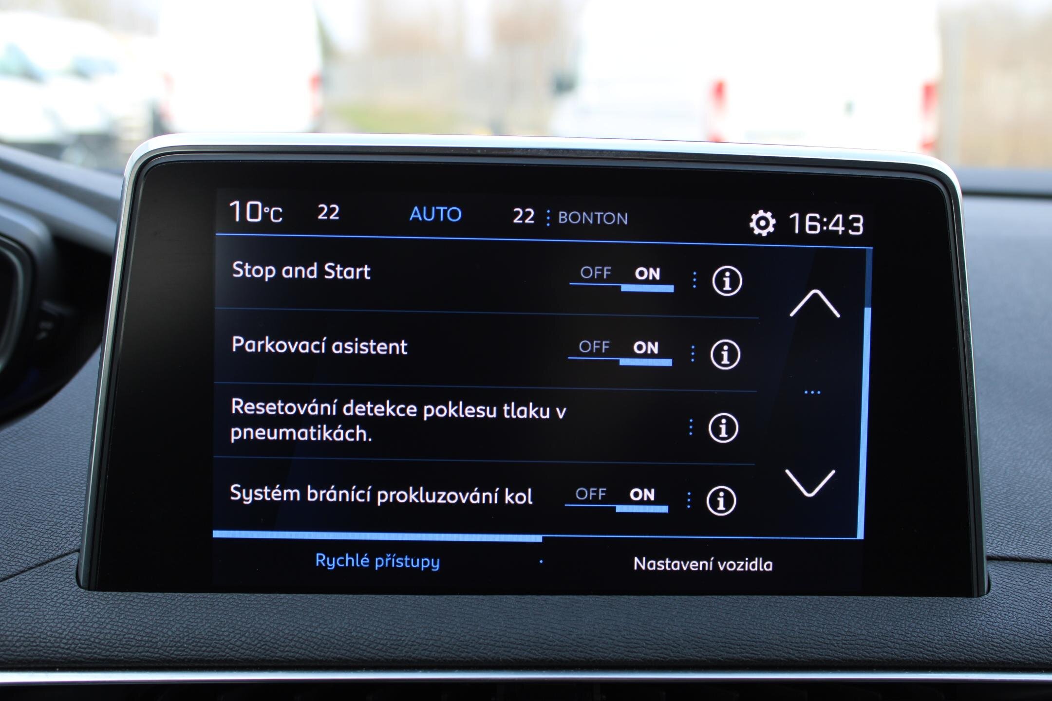 Peugeot 3008 SUV / Terénní 1,5 l 96 kw