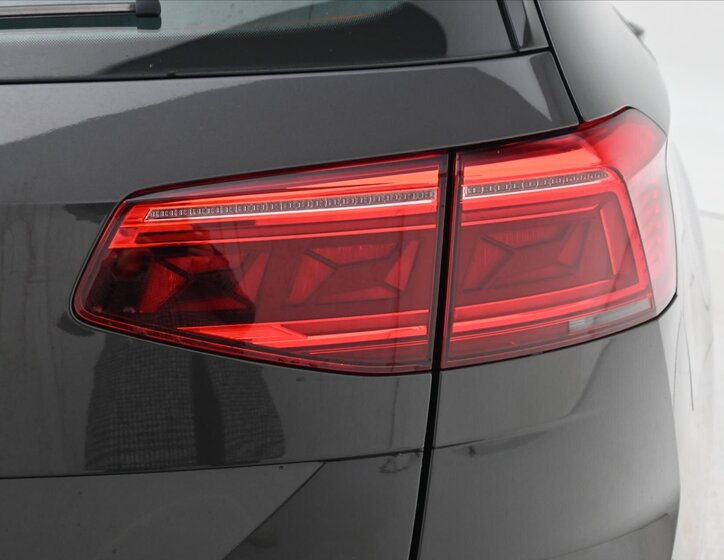 Volkswagen Passat Kombi 2,0 l 90 kw