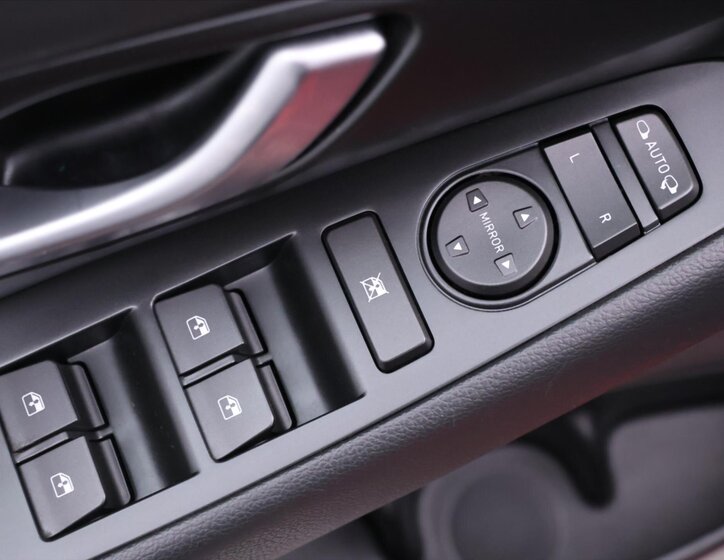 Hyundai i30 Liftback 1,6 l 100 kw