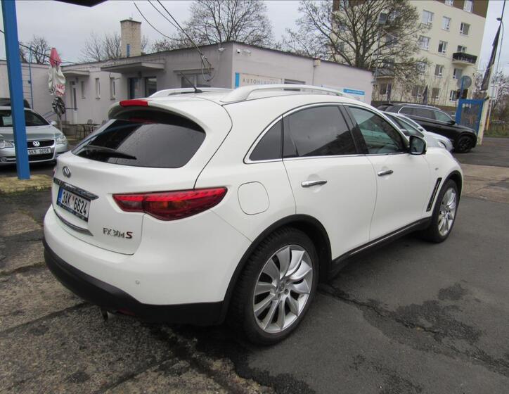 Infiniti FX30 6