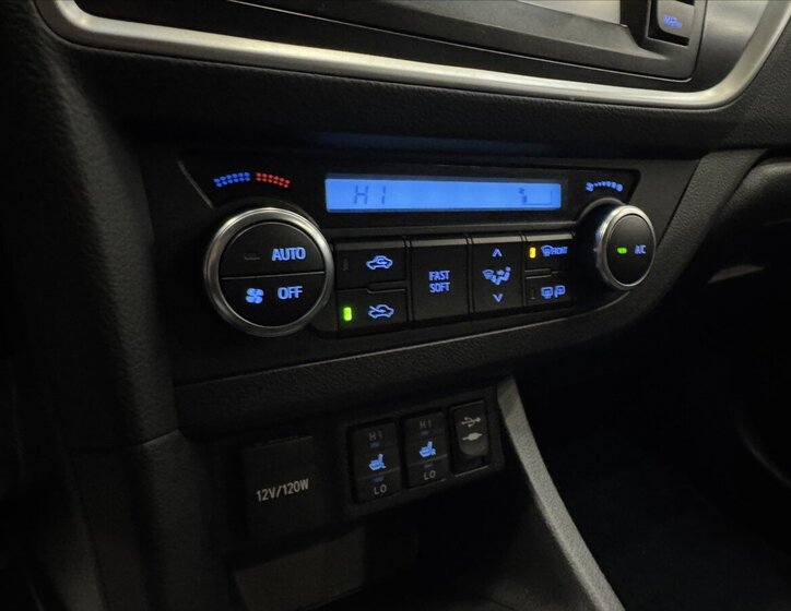 Toyota Auris Hatchback 1,6 l 97 kw