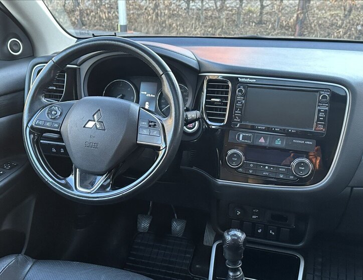 Mitsubishi Outlander SUV / Terénní 2,3 l 110 kw