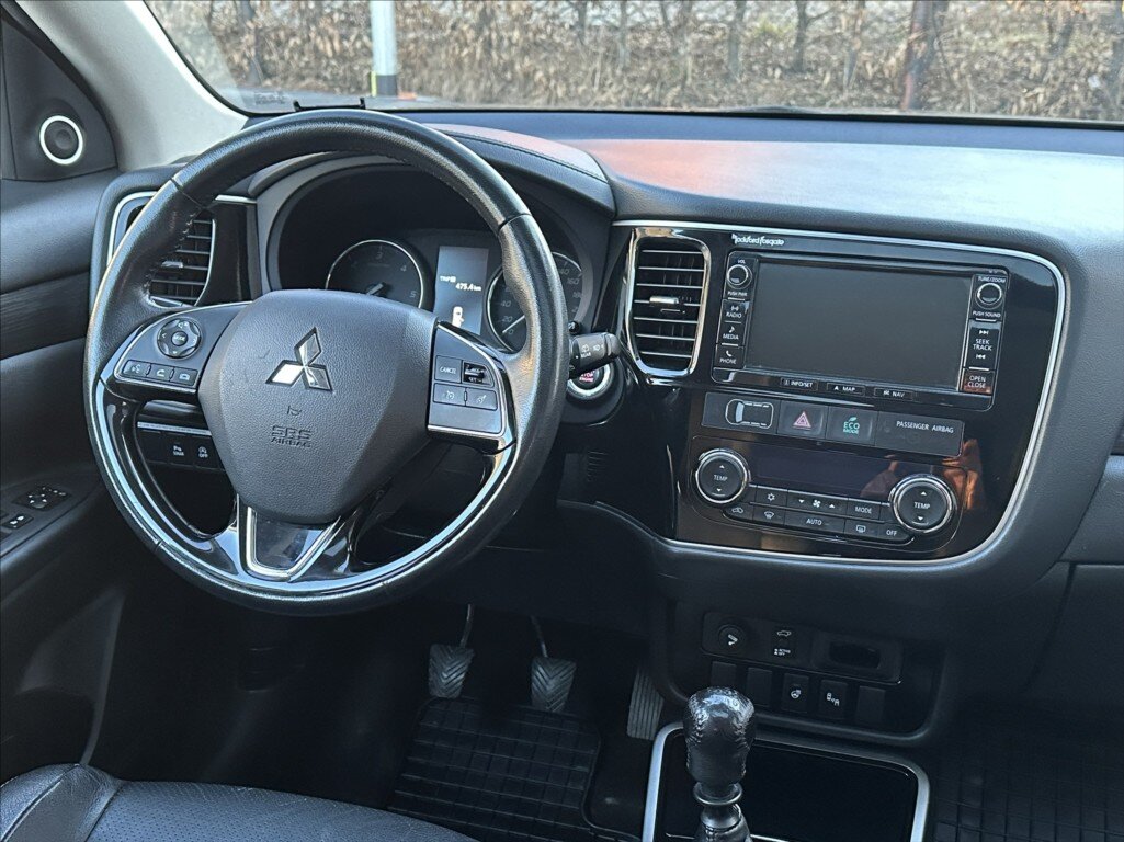 Mitsubishi Outlander SUV / Terénní 2,3 l 110 kw