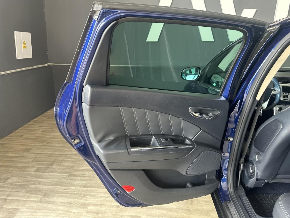 Lancia Delta Hatchback 1,6 l 88 kw
