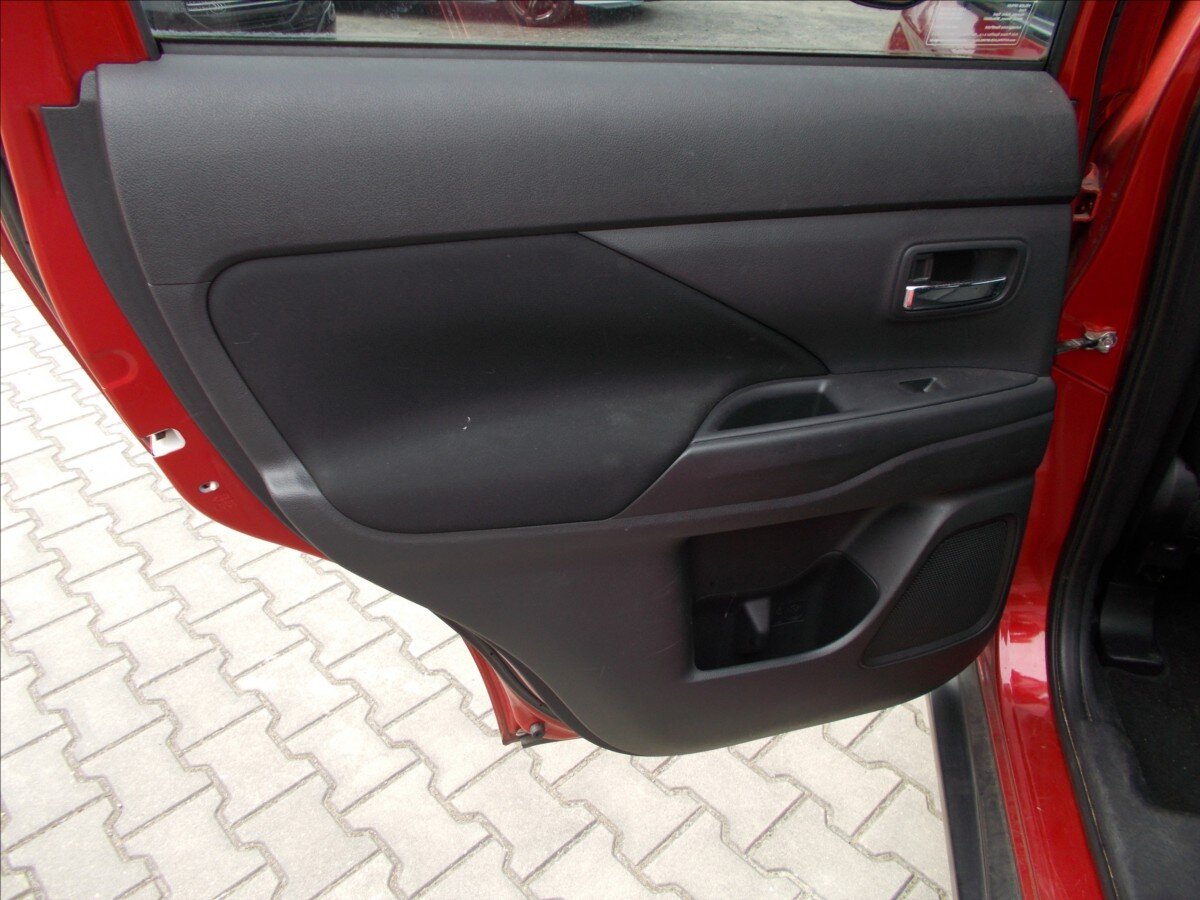 Mitsubishi Outlander SUV / Terénní 2,0 l 110 kw