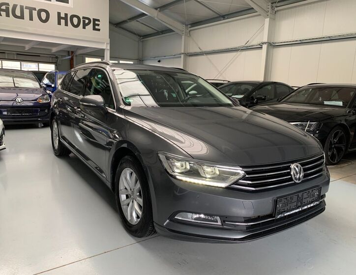 Volkswagen Passat 1