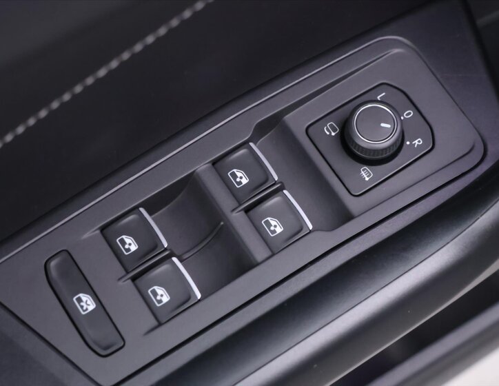 Volkswagen T-Roc SUV / Terénní 2,0 l 110 kw