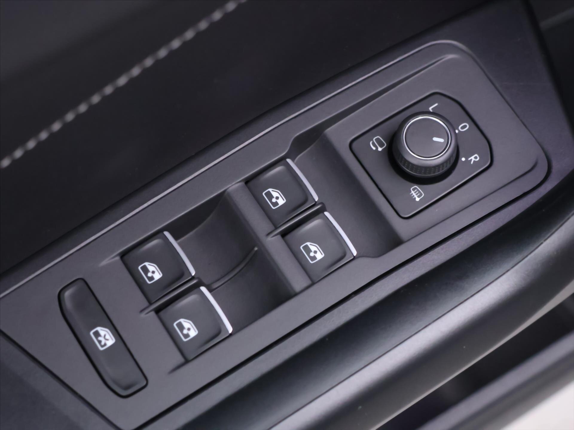 Volkswagen T-Roc SUV / Terénní 2,0 l 110 kw