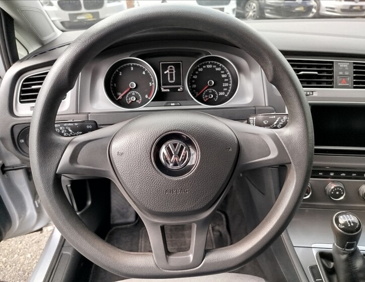 Volkswagen Golf 16