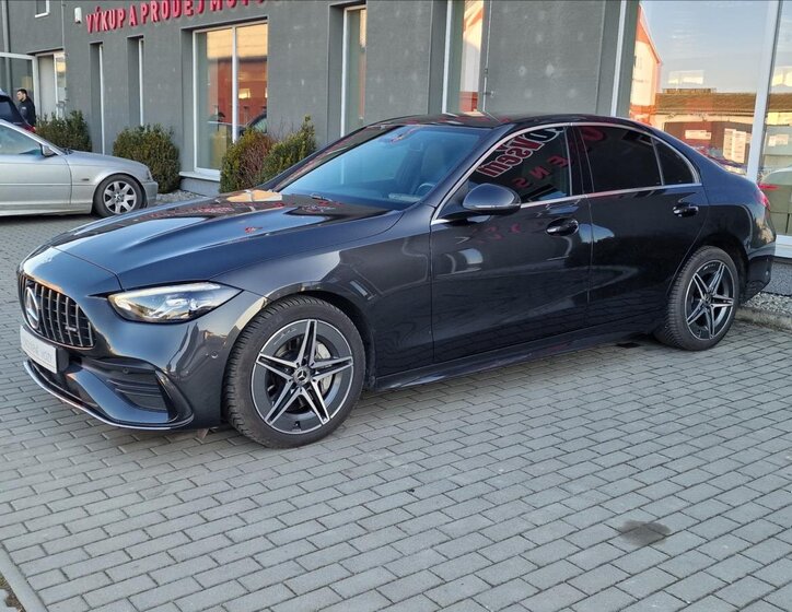 Mercedes-Benz Třídy C Sedan / Limuzína 2,0 l 147 kw