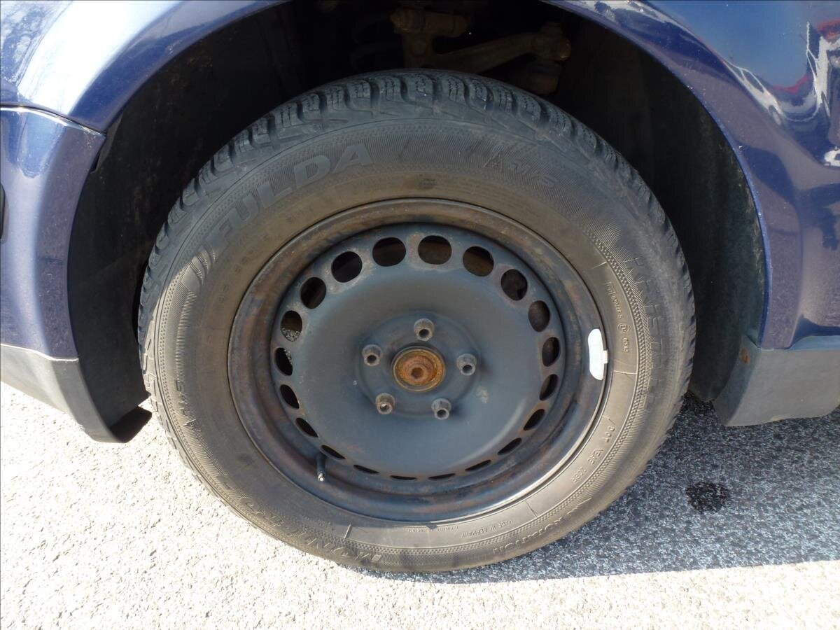 Volkswagen Passat Kombi 1,6 l 74 kw