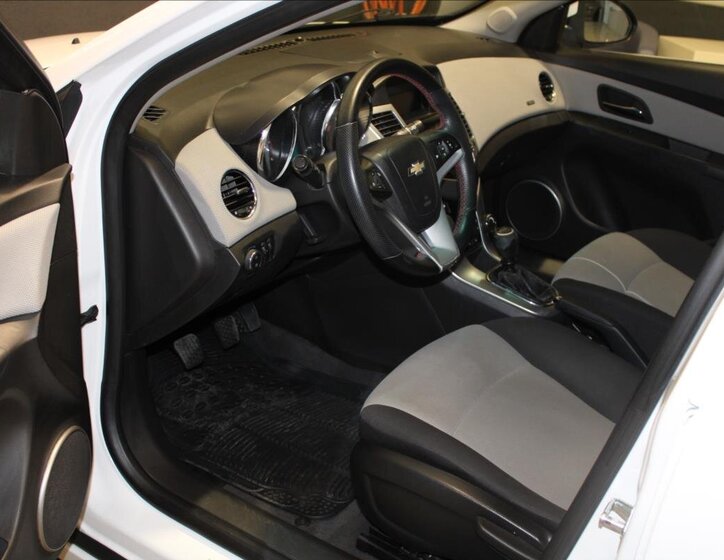 Chevrolet Cruze Sedan / Limuzína 2,0 l 120 kw