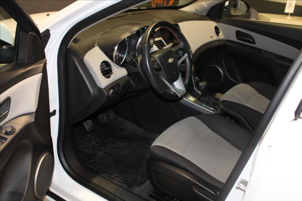 Chevrolet Cruze Sedan / Limuzína 2,0 l 120 kw