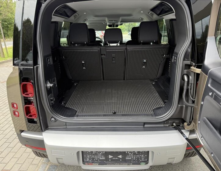Land Rover Defender SUV / Terénní 3,0 l 147 kw