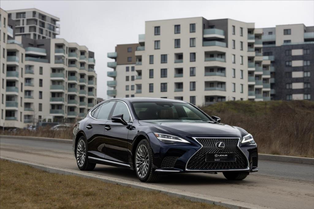 Lexus LS 500h Sedan / Limuzína 3,5 l 264 kw