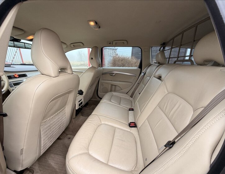 Volvo XC70 Kombi 2,4 l 151 kw