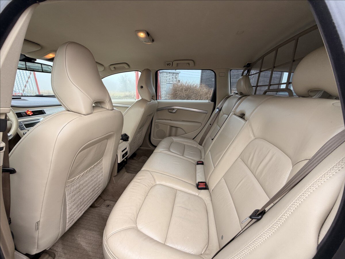 Volvo XC70 Kombi 2,4 l 151 kw