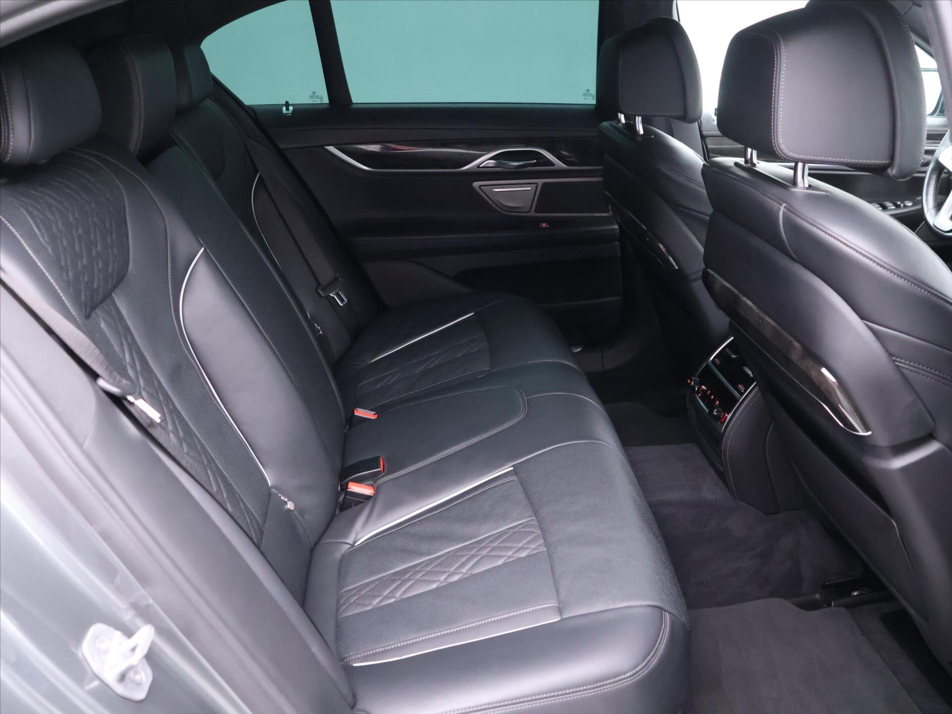 BMW Řada 7 Sedan 4,4 l 330 kw