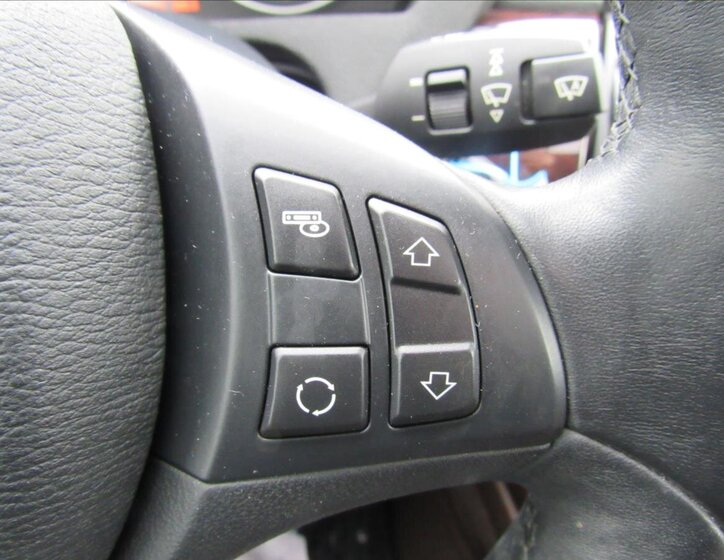 BMW X5 Kombi 3,0 l 225 kw