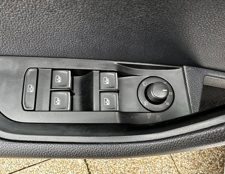 Škoda Superb Sedan / Limuzína 2,0 l 110 kw