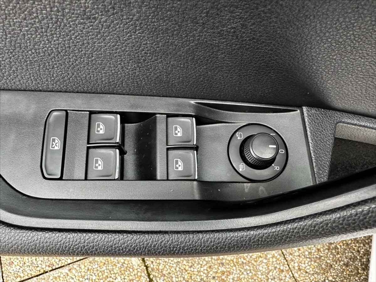 Škoda Superb Sedan / Limuzína 2,0 l 110 kw