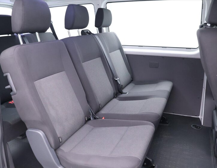 Volkswagen Transporter Kombi 2,0 l 81 kw