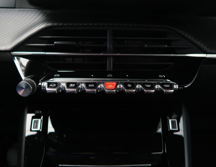 Peugeot 2008 SUV / Terénní 1,2 l 74 kw