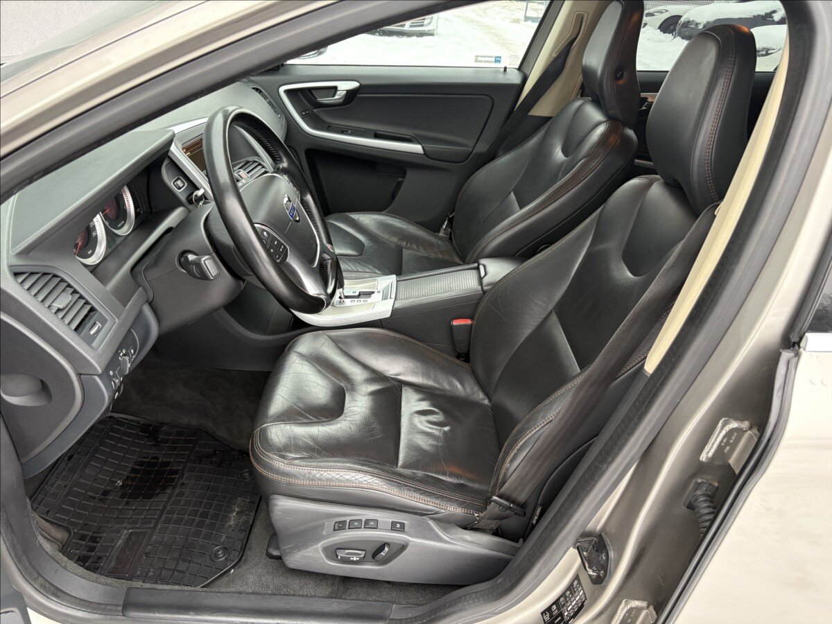 Volvo XC60 SUV 2,4 l 120 kw