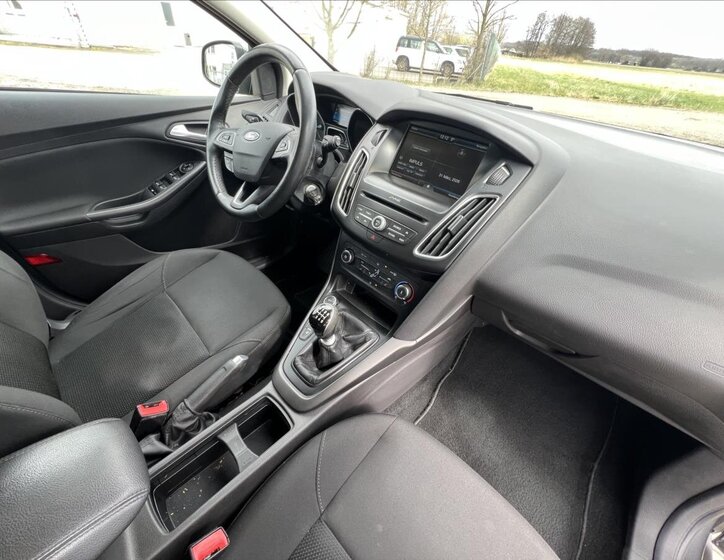 Ford Focus Kombi 999,0 92 kw