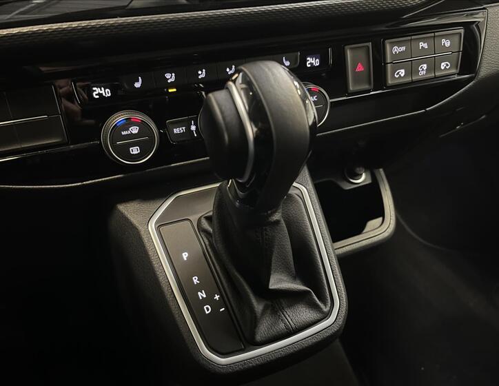 Volkswagen Multivan 14