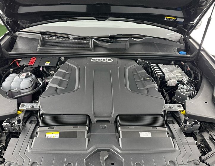 Audi Q8 SUV / Terénní 3,0 l 210 kw