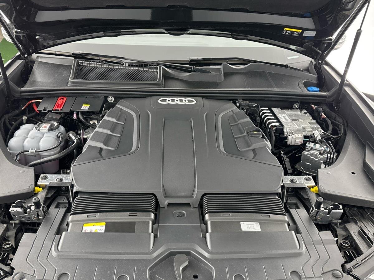 Audi Q8 SUV / Terénní 3,0 l 210 kw