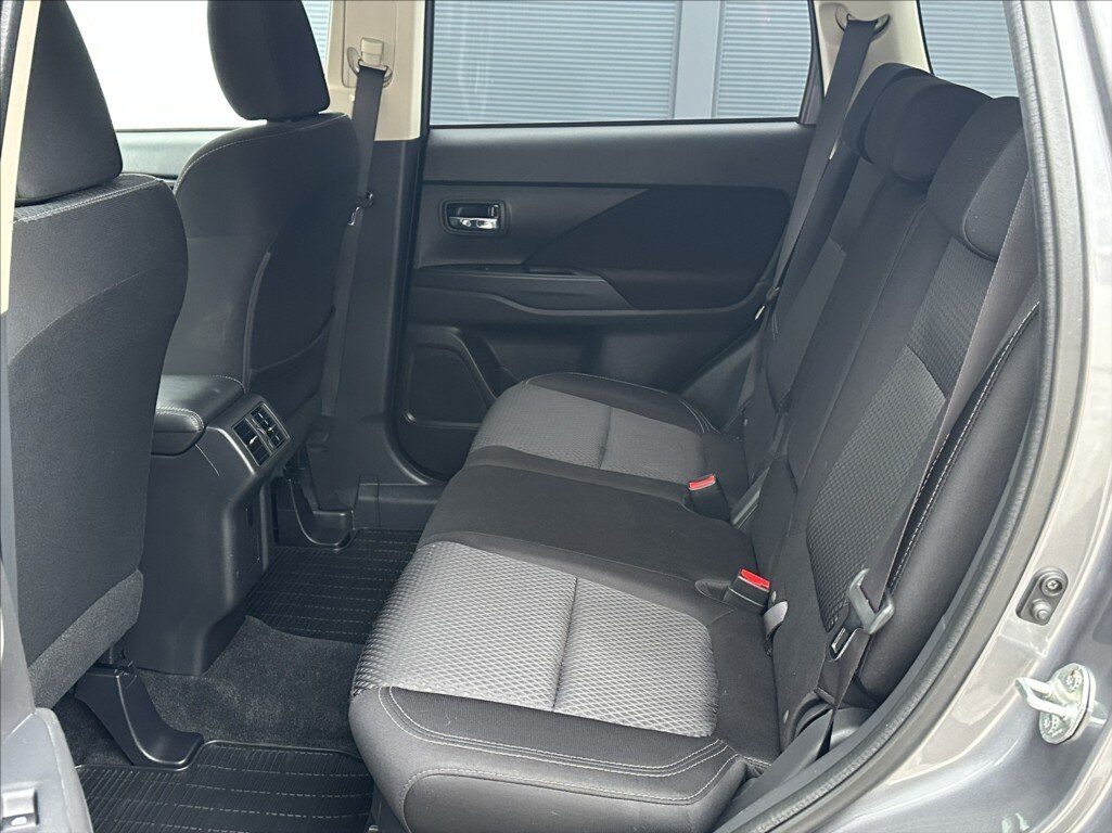 Mitsubishi Outlander SUV 2,0 l 110 kw