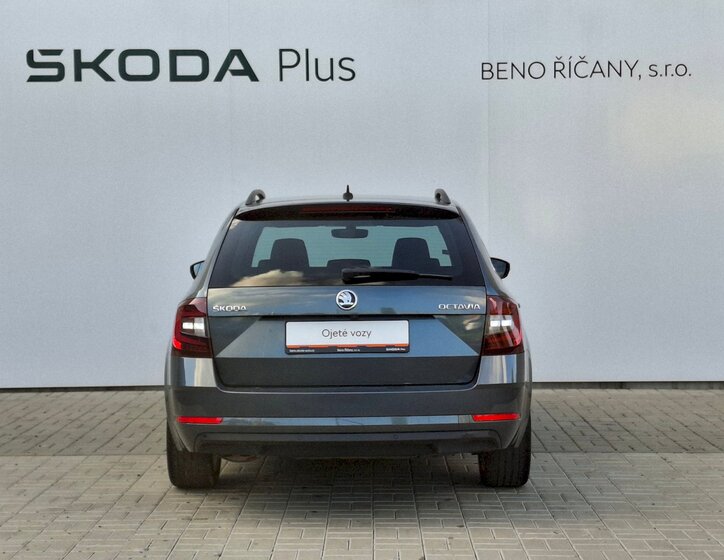 Škoda Octavia 12