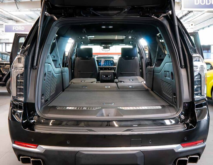 Chevrolet Suburban 8