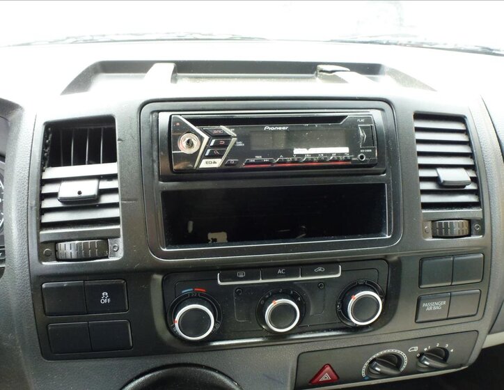 Volkswagen Transporter Kombi 2,0 l 62 kw