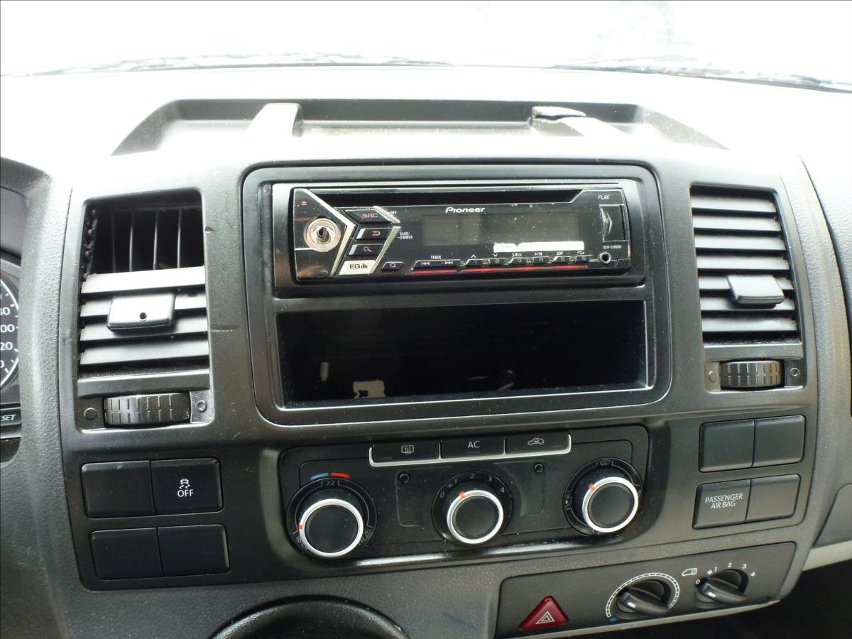 Volkswagen Transporter Kombi 2,0 l 62 kw