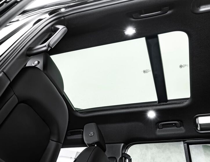 Land Rover Defender 18